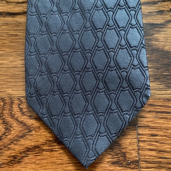 Gucci 60” iridescent silk tie slate print - Picture 3 of 14